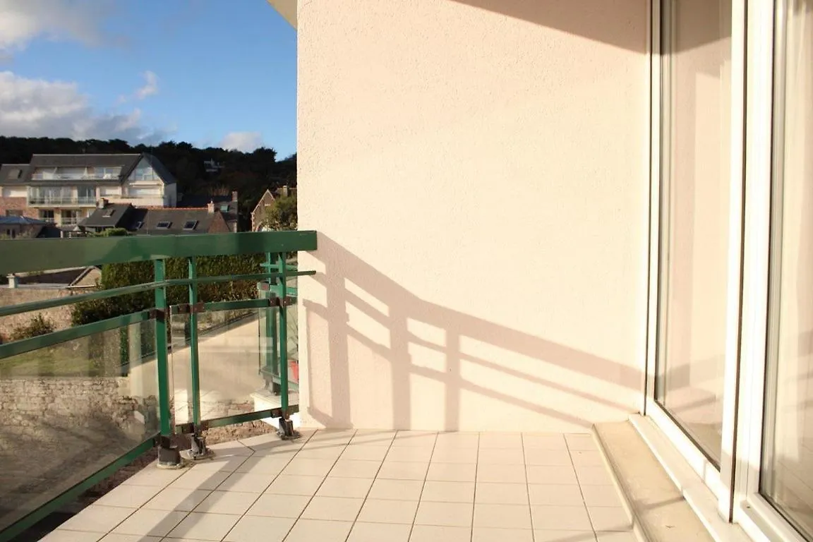 524 - A Erquy, Immeuble Tranquille Cap Armor Situee A 200M De La Plage